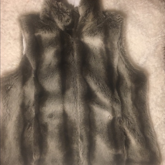 Faux Fur reversible vest - Picture 2 of 5